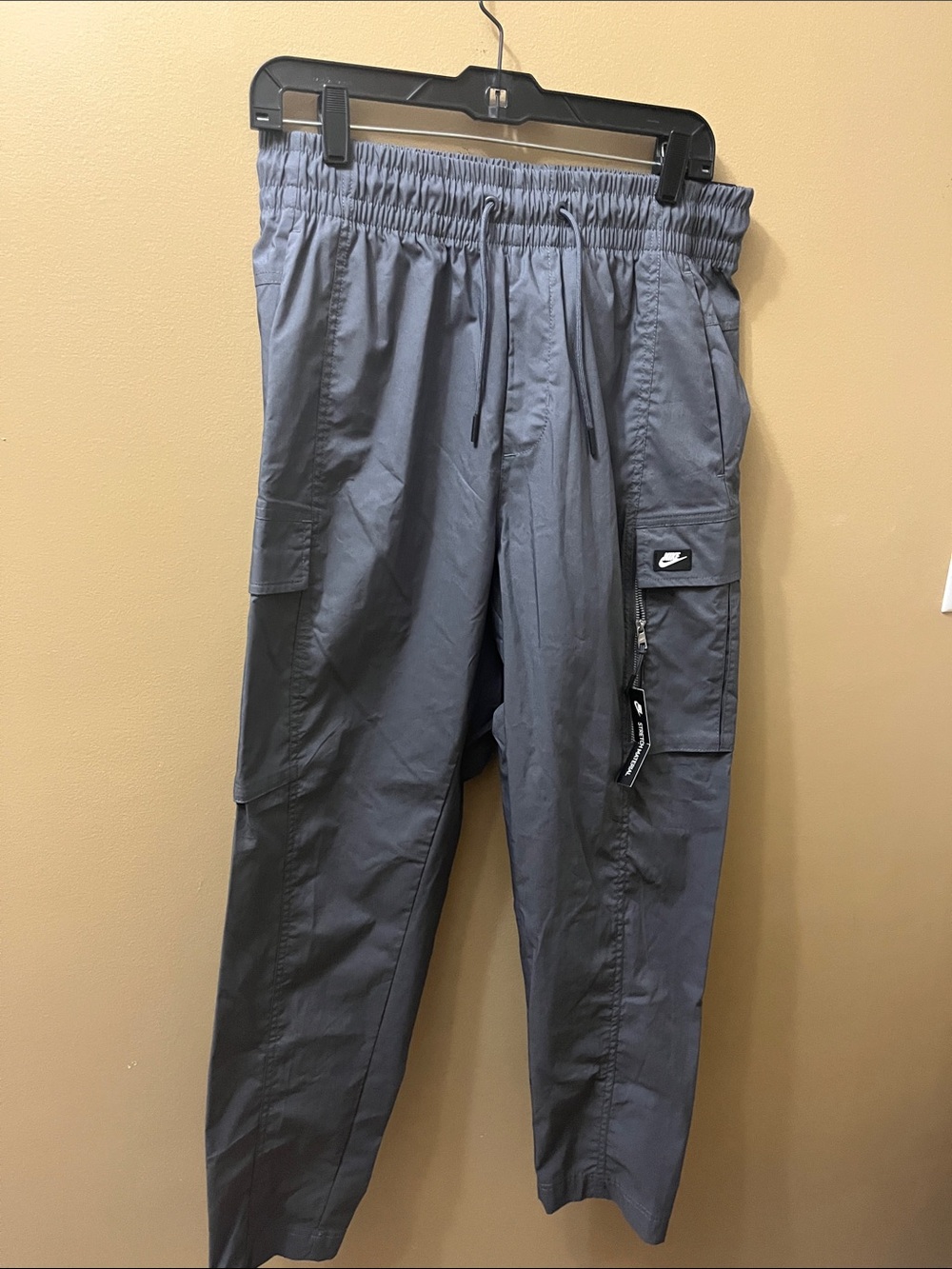 Nike Men's Charcoal Gray Cargo Pants Size Medium